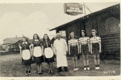 Businesses - Restaurants - Henry's Log Cabin - c. 1940 - 95.76.1