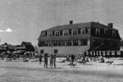 2017.19.09-Silver-Sands-Hotel-August-1972-Higgins-Beach-Maine-crop
